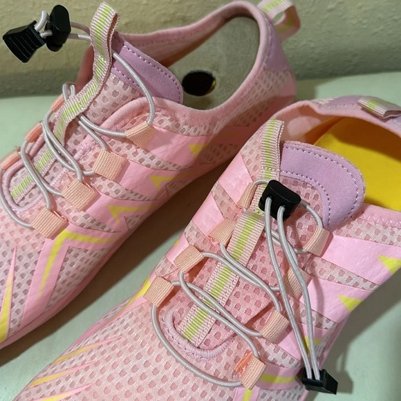 Water shoes, size 11 - Picture 2 of 4